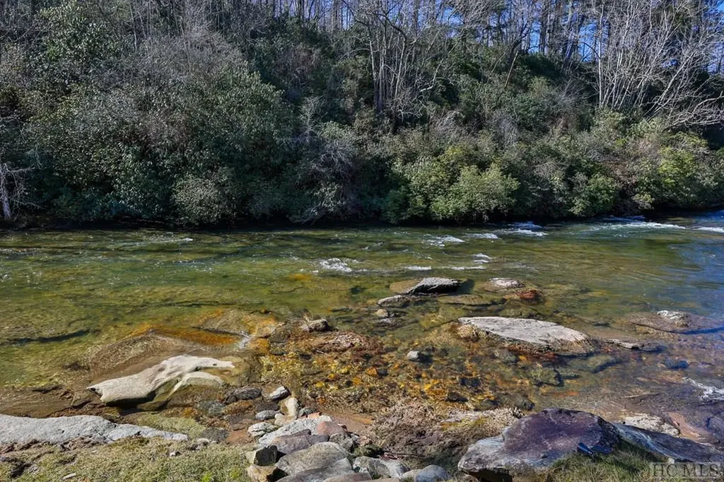 Lt 7/8hr Turkey Roost Road Sapphire NC 28774