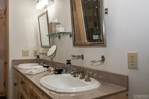 1789 W Flat Mountain Road Highlands NC 28741