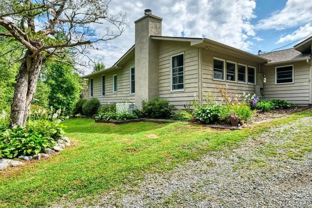 517 Zeb Alley Road Cashiers NC 28717