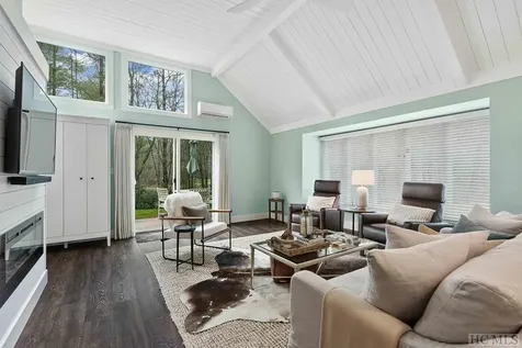 260-1913 River Run Road Sapphire NC 28774