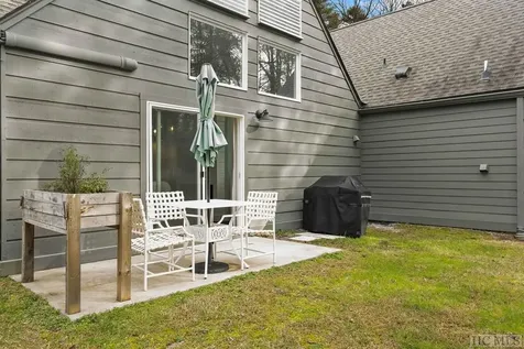 260-1913 River Run Road Sapphire NC 28774