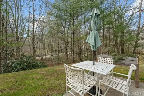 260-1913 River Run Road Sapphire NC 28774