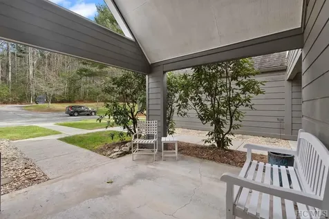 260-1913 River Run Road Sapphire NC 28774