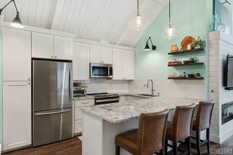 260-1913 River Run Road Sapphire NC 28774