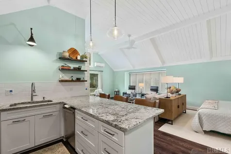 260-1913 River Run Road Sapphire NC 28774