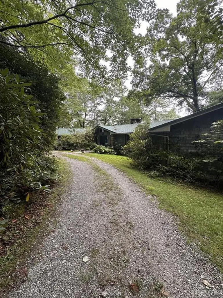377 Hedden Lane Highlands NC 28741