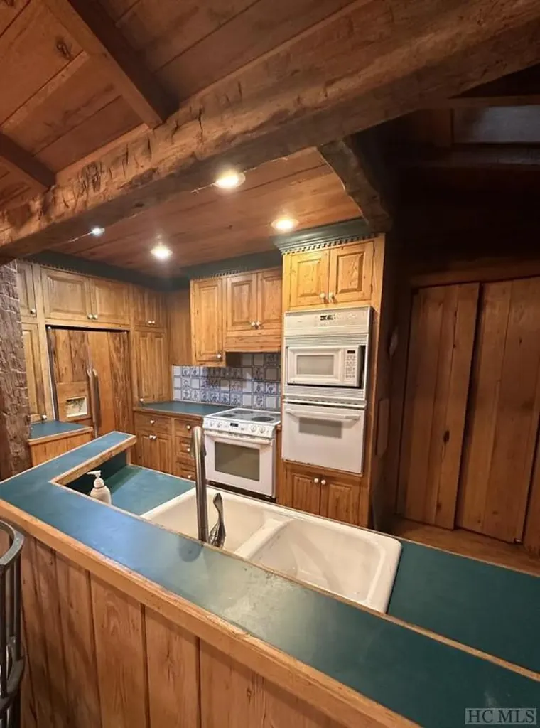 377 Hedden Lane Highlands NC 28741