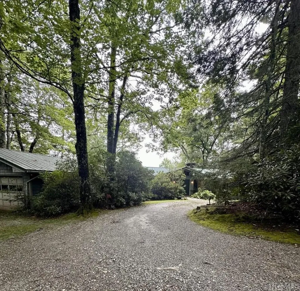 377 Hedden Lane Highlands NC 28741