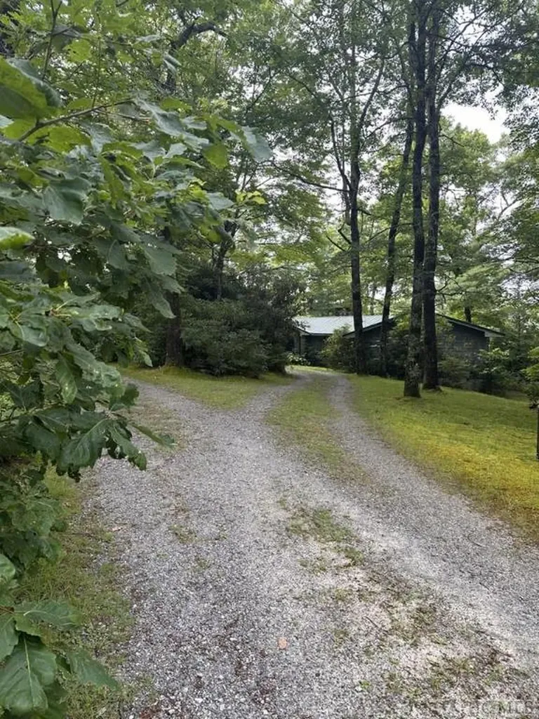 377 Hedden Lane Highlands NC 28741