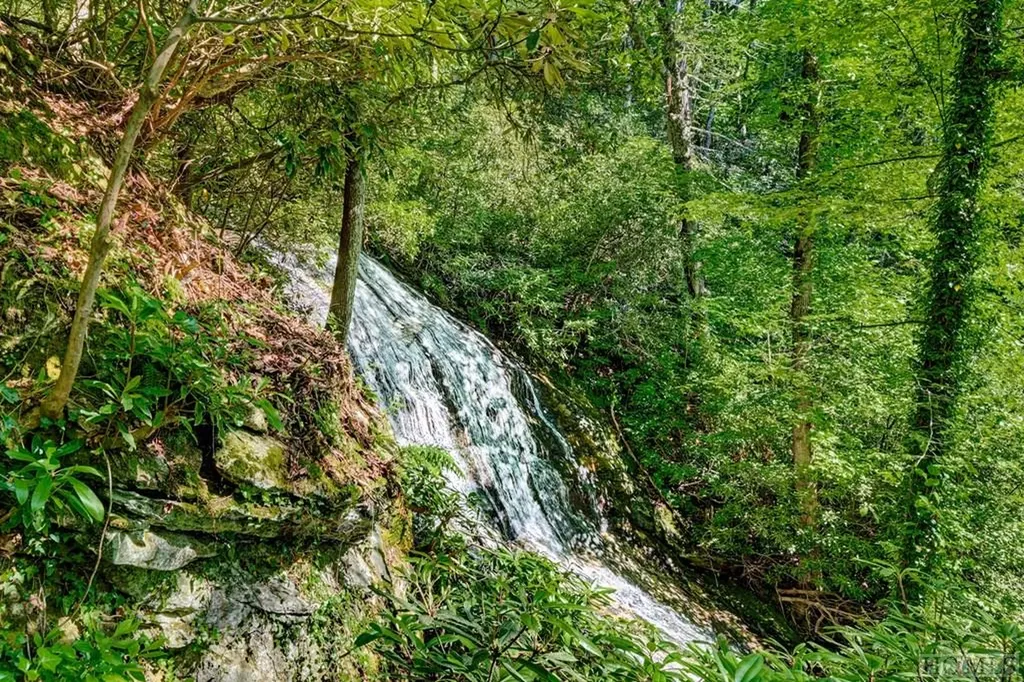 185 Satulah Falls Lane Highlands NC 28741