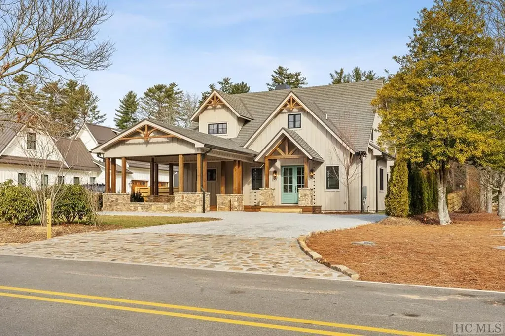 472 Laurel Street Highlands NC 28741
