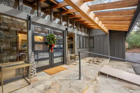 672 Cherokee Trail Sapphire NC 28774