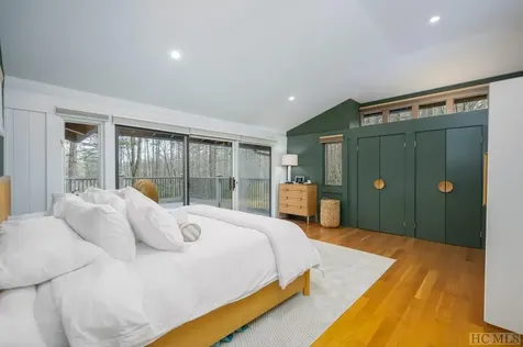 672 Cherokee Trail Sapphire NC 28774