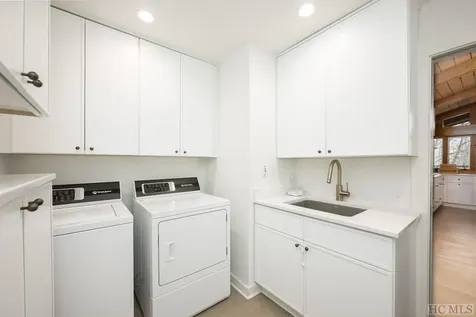 672 Cherokee Trail Sapphire NC 28774