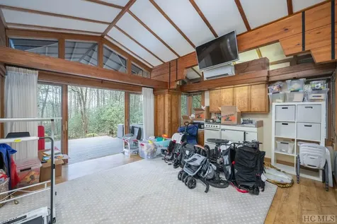 672 Cherokee Trail Sapphire NC 28774