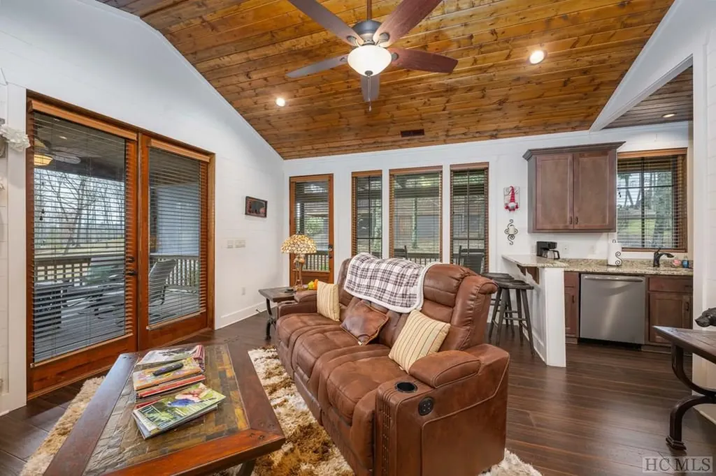 125 Outpost Trail Glenville NC 28736