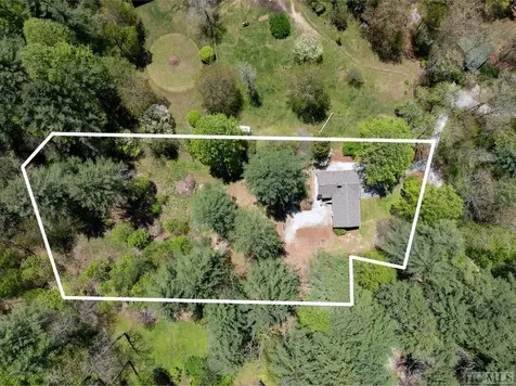 194 1/2 Tarragon Drive Cashiers NC 28717