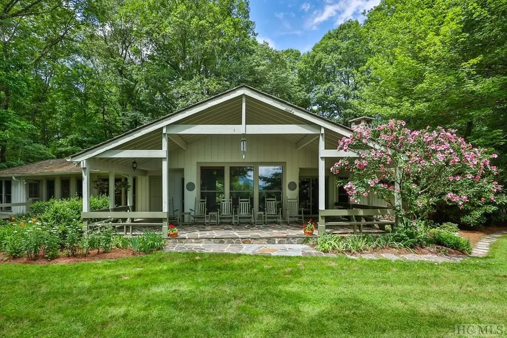 36 Devils Courthouse View Cashiers NC 28717
