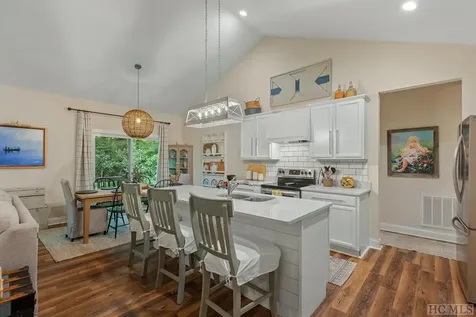 1569 Jodytown Road Cashiers NC 28717