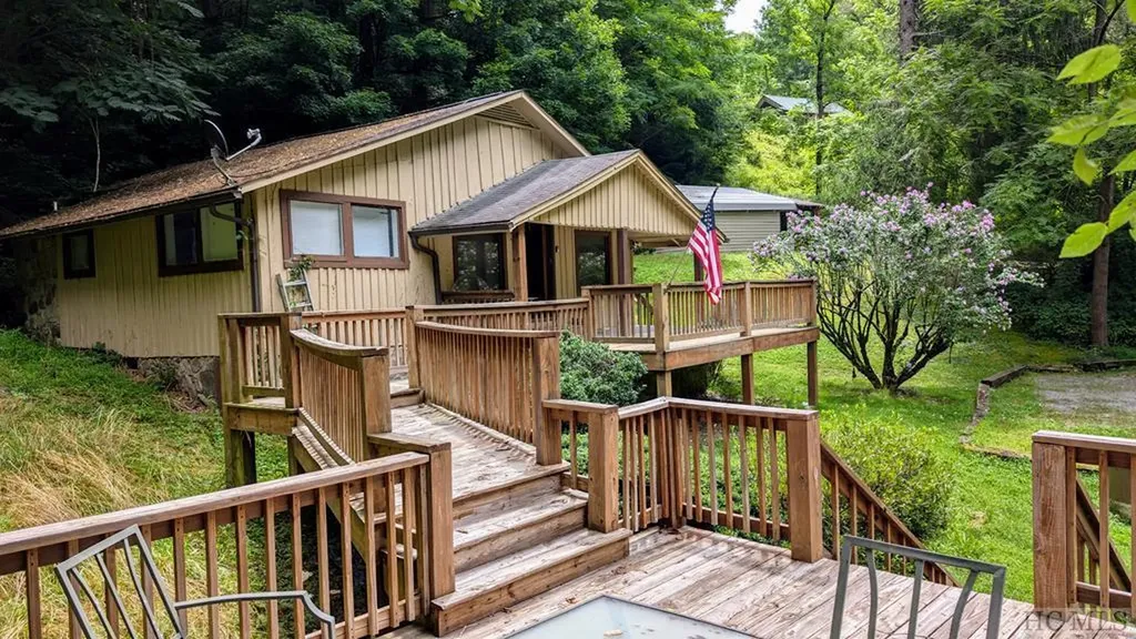95 Trout Creek Road Tuckasegee NC 28783