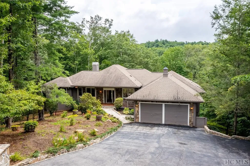 17 River Overlook Road Sapphire NC 28774