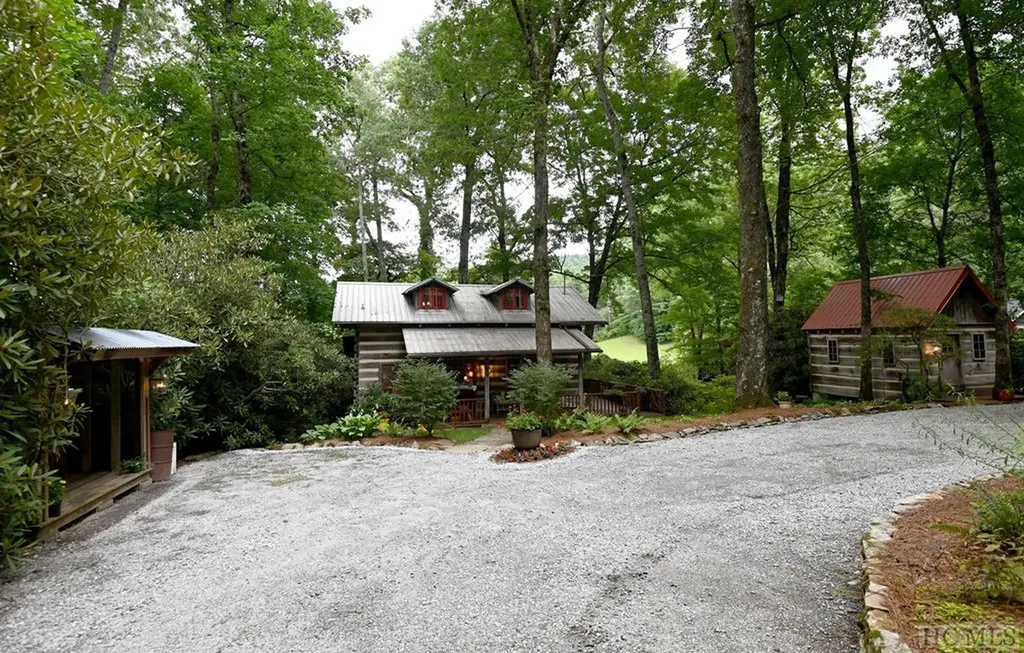 90 Laurel Heights Highlands NC 28741