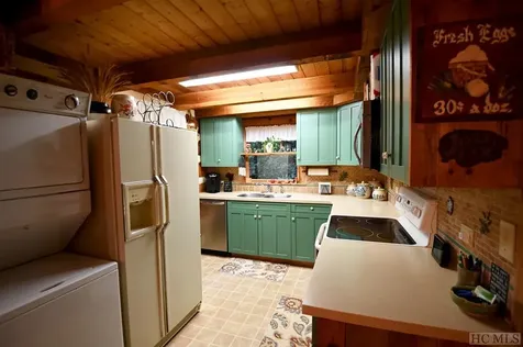 90 Laurel Heights Highlands NC 28741