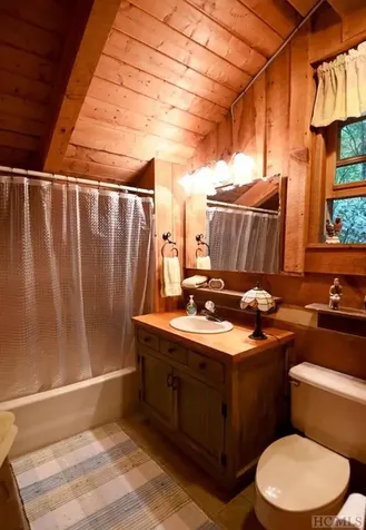 90 Laurel Heights Highlands NC 28741