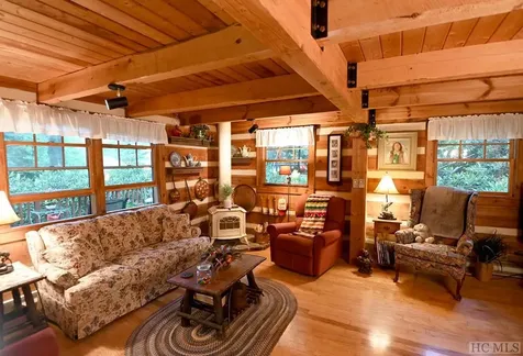 90 Laurel Heights Highlands NC 28741