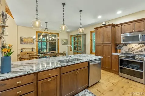 440 Buckberry S Sapphire NC 28774