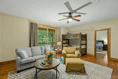 440 Buckberry S Sapphire NC 28774