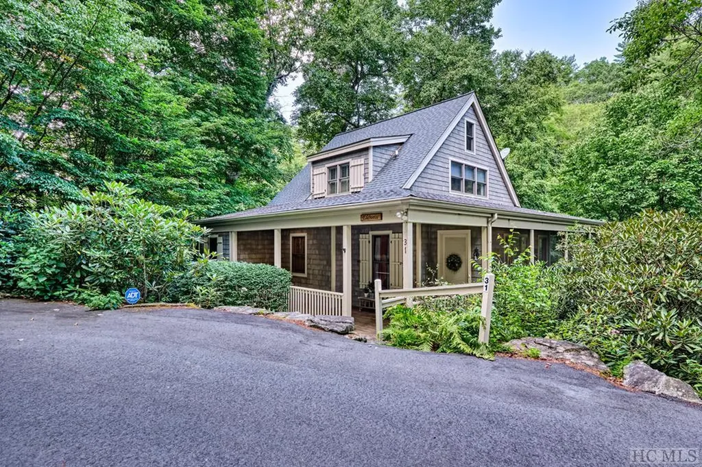 31 Randall Road Highlands NC 28741