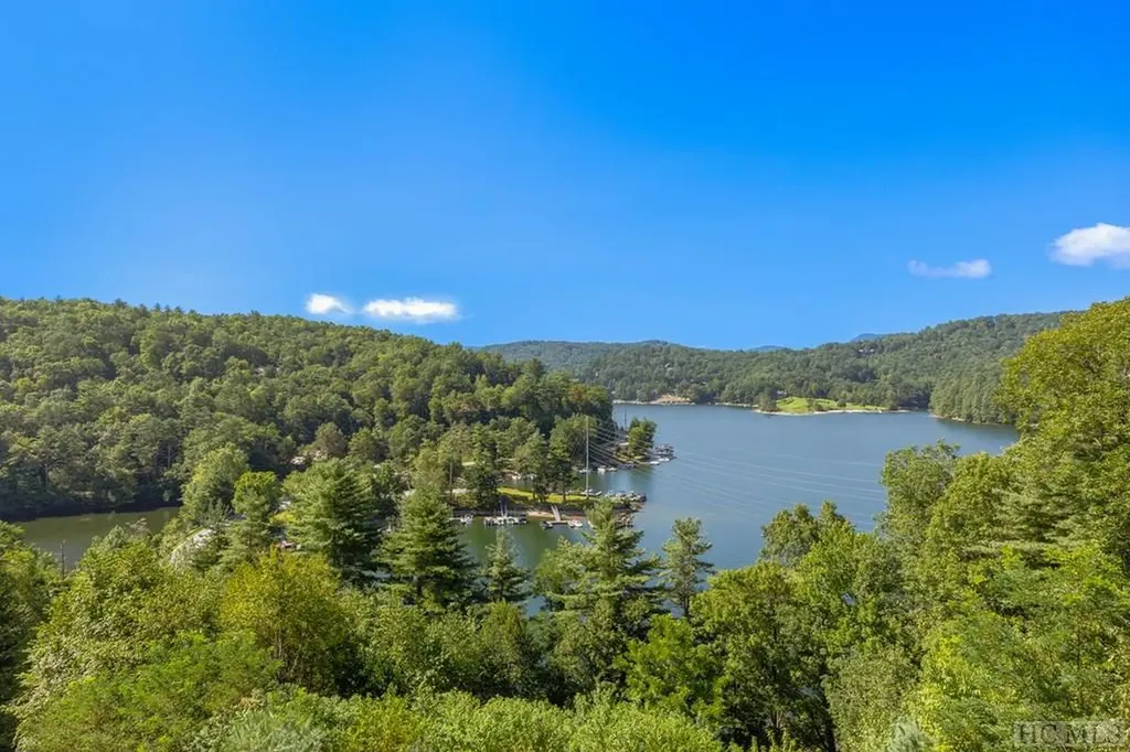 111B Rue-de-provence Glenville NC 28736