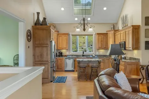 111B Rue-de-provence Glenville NC 28736