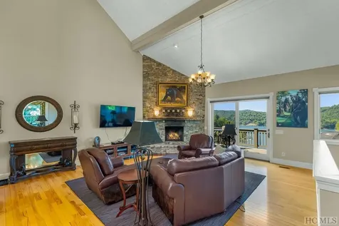 111B Rue-de-provence Glenville NC 28736