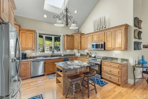 111B Rue-de-provence Glenville NC 28736