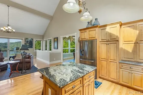 111B Rue-de-provence Glenville NC 28736