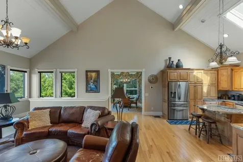 111B Rue-de-provence Glenville NC 28736