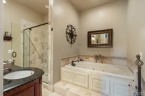 111B Rue-de-provence Glenville NC 28736