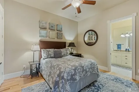 111B Rue-de-provence Glenville NC 28736