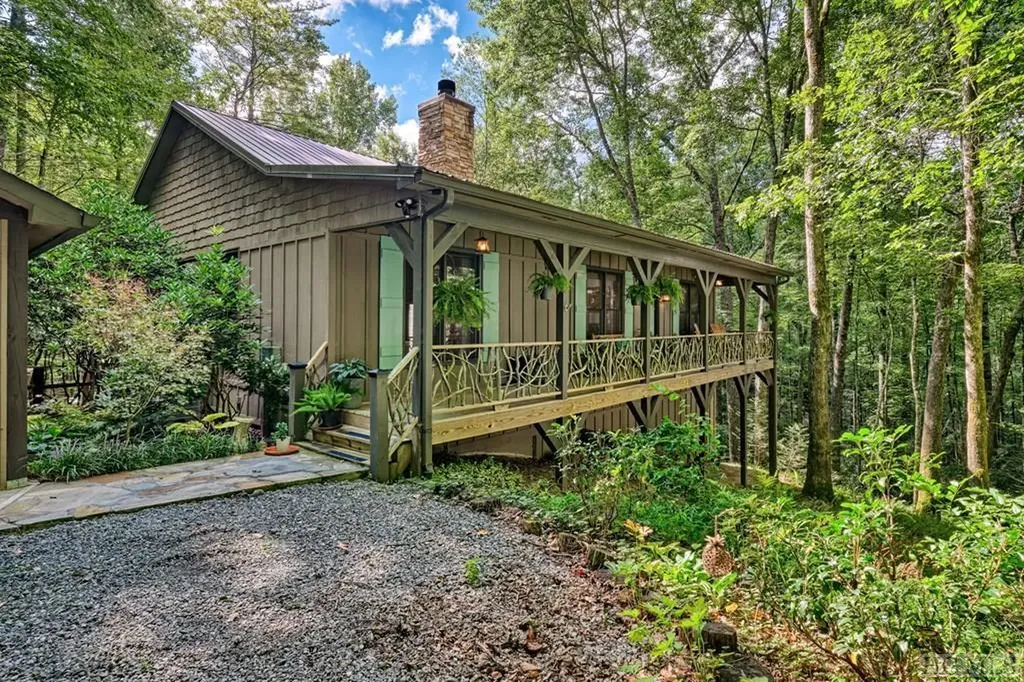 33 White Dogwood Court Sapphire NC 28774