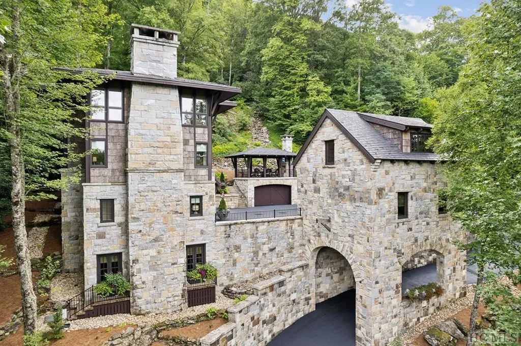 339 Moorewood Road Highlands NC 28741