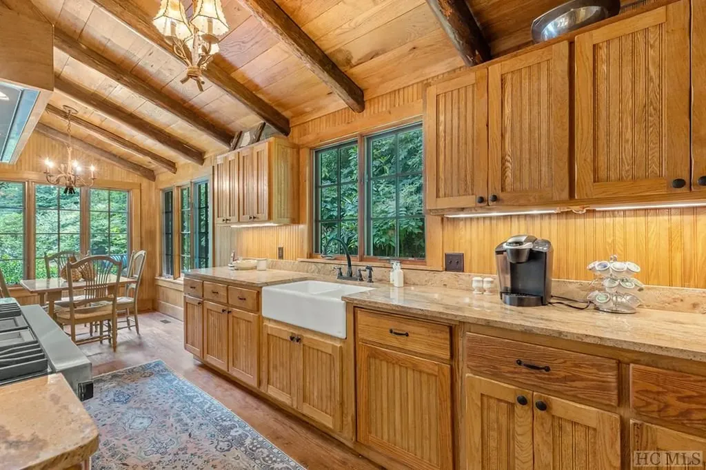 1124 Billy Cabin Road Highlands NC 28741