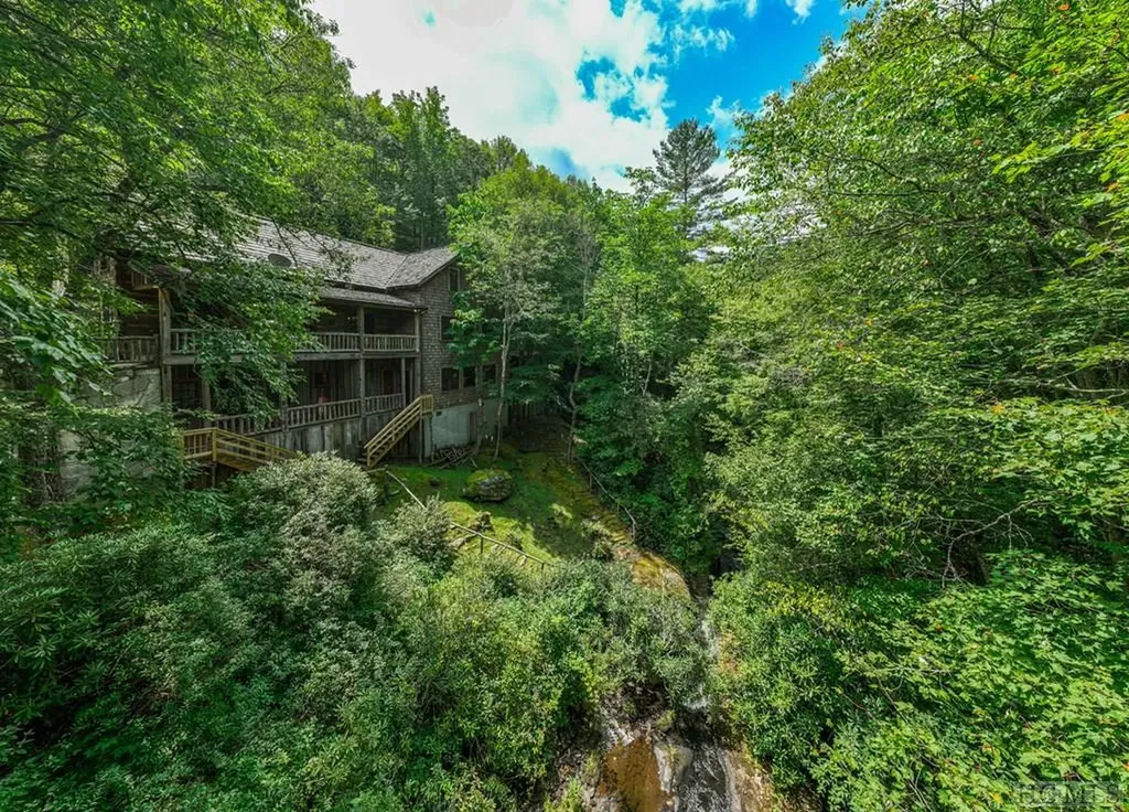 1124 Billy Cabin Road Highlands NC 28741