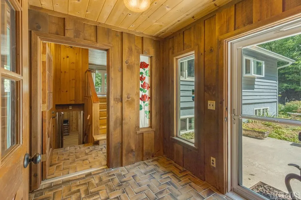 214 Hive Road Glenville NC 28736