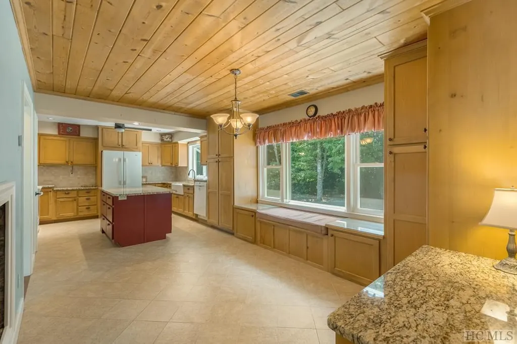 214 Hive Road Glenville NC 28736