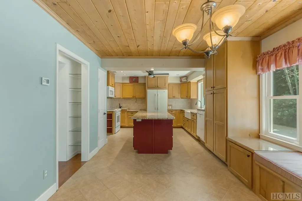 214 Hive Road Glenville NC 28736