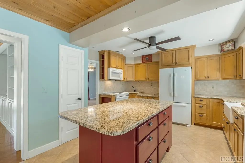 214 Hive Road Glenville NC 28736