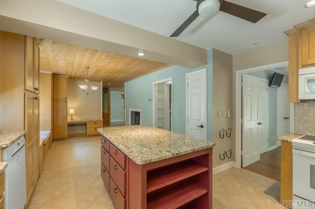 214 Hive Road Glenville NC 28736