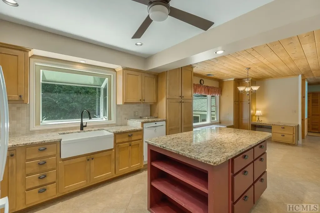 214 Hive Road Glenville NC 28736